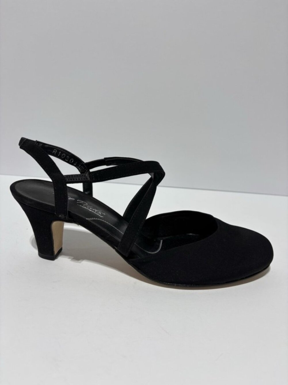 Walking Cradles Women’s Caliente Ankle Strap Pumps, Size 10.5 M